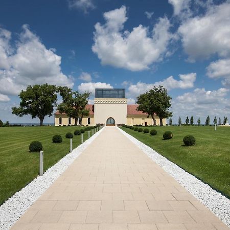 Bed and Breakfast Ladanjsko Imanje Principovac Илок Экстерьер фото